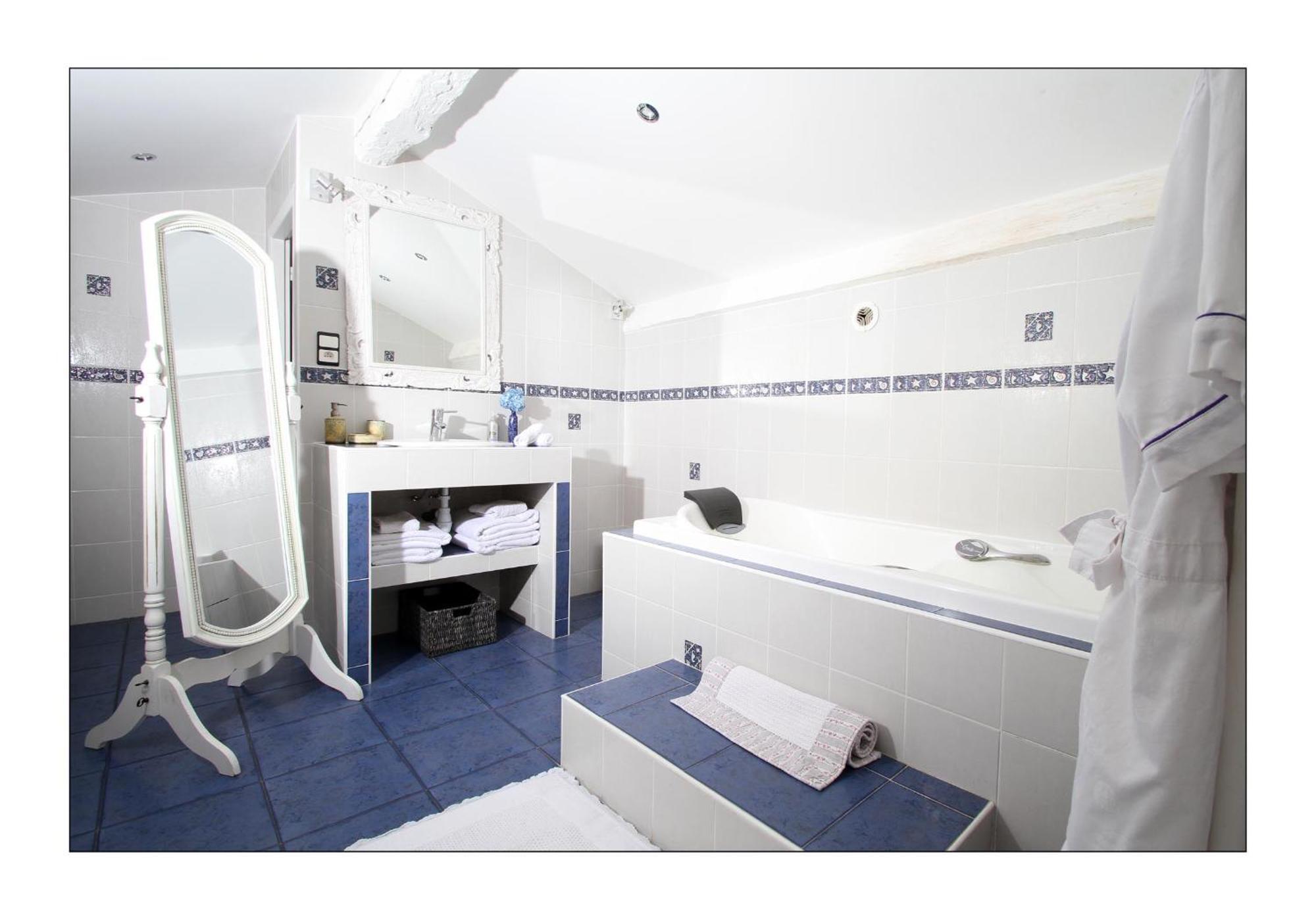 Villa Aimee Luxury Apartments With Heated Pool Vals-les-Bains Szoba fotó